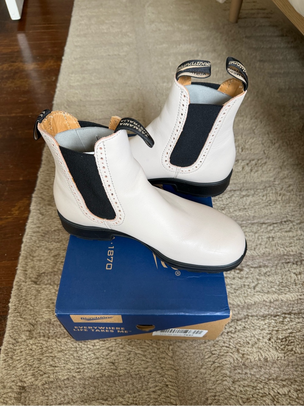 Blundstone Kids Chelsea Boots in White with Black Elastic